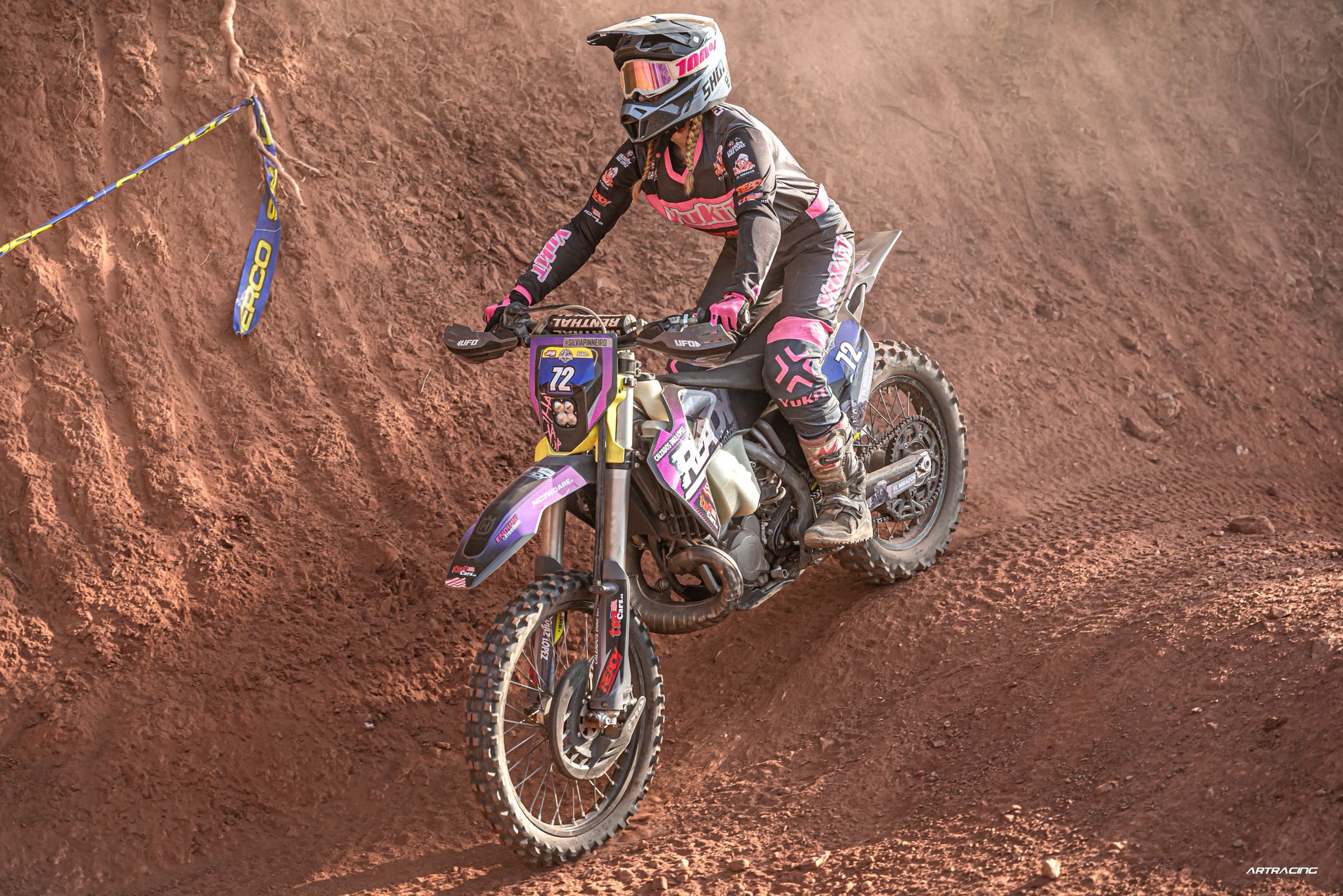 Silvia Piñeiro en competición de hard enduro