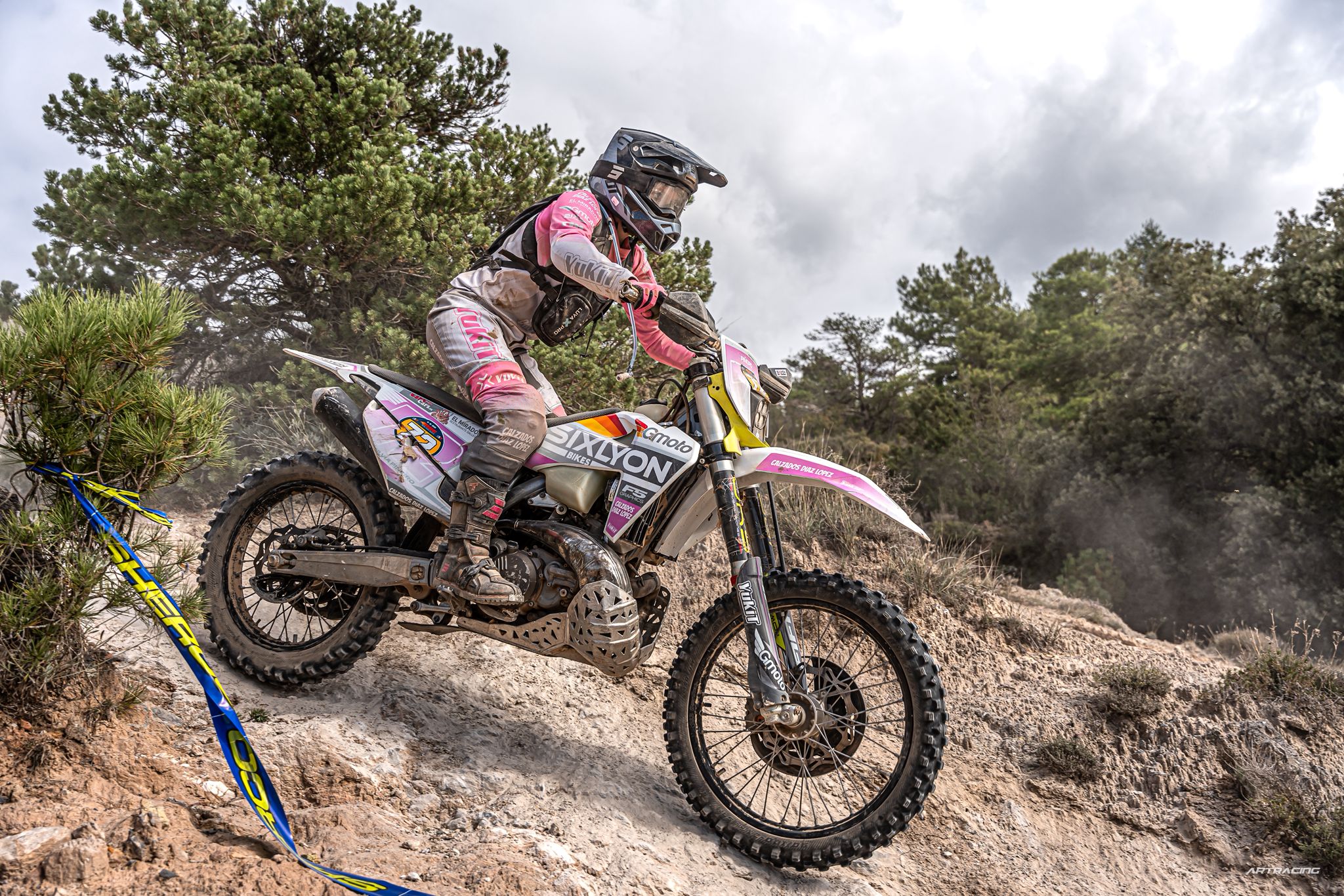 Silvia Piñeiro en competición de hard enduro