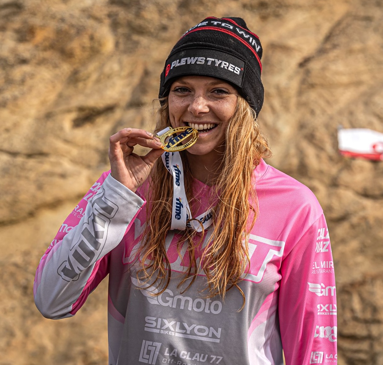 Silvia Piñeiro en competición de hard enduro