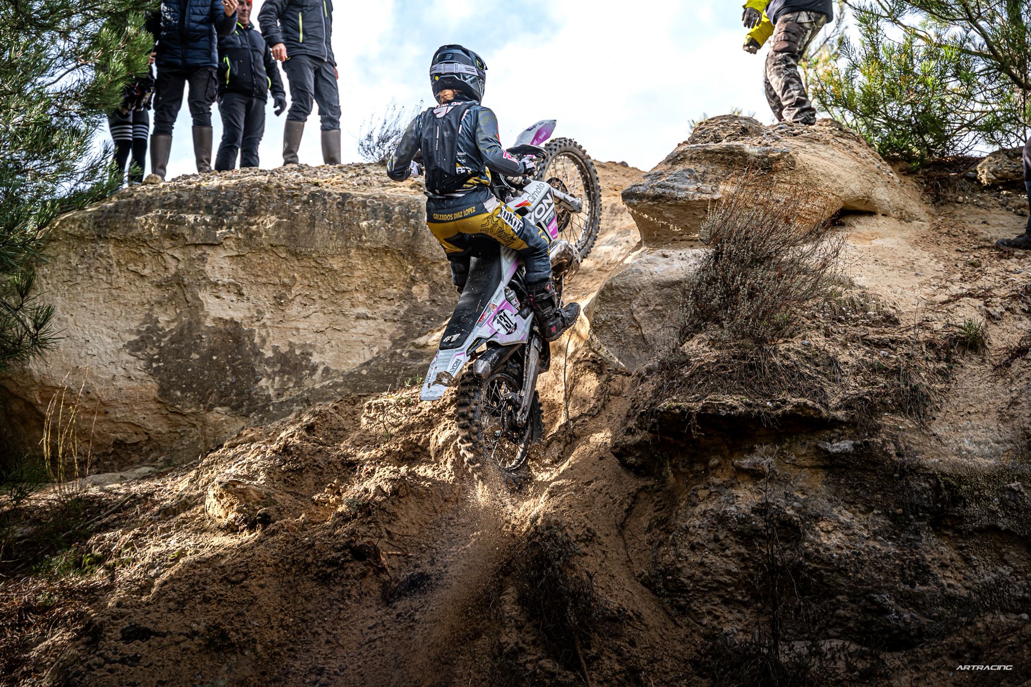 Silvia Piñeiro en competición de hard enduro